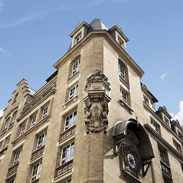 Sale of 69 boulevard Haussmann in Paris